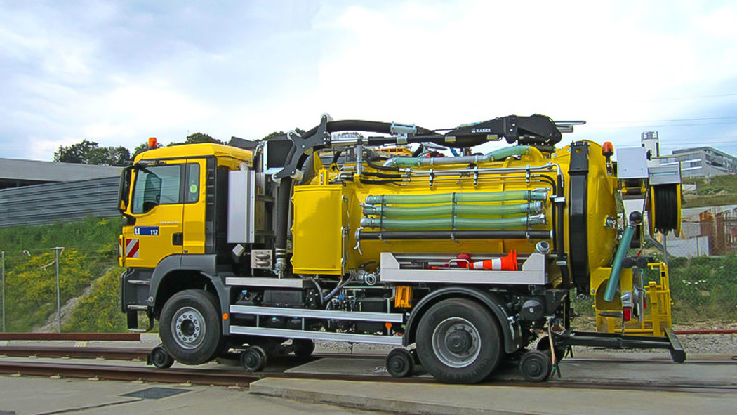 rail cleaning vehicles